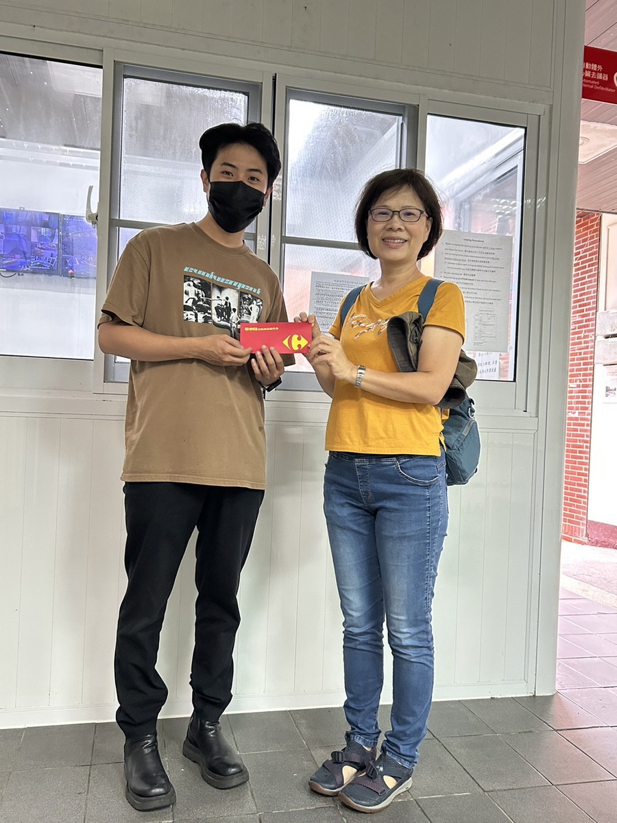 學務長親自慰勞各站宿服員圖片