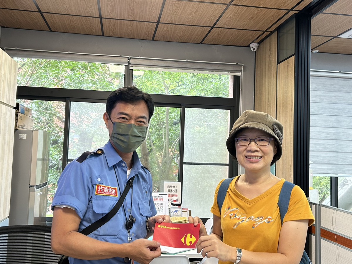 學務長親自慰勞各站宿服員圖片