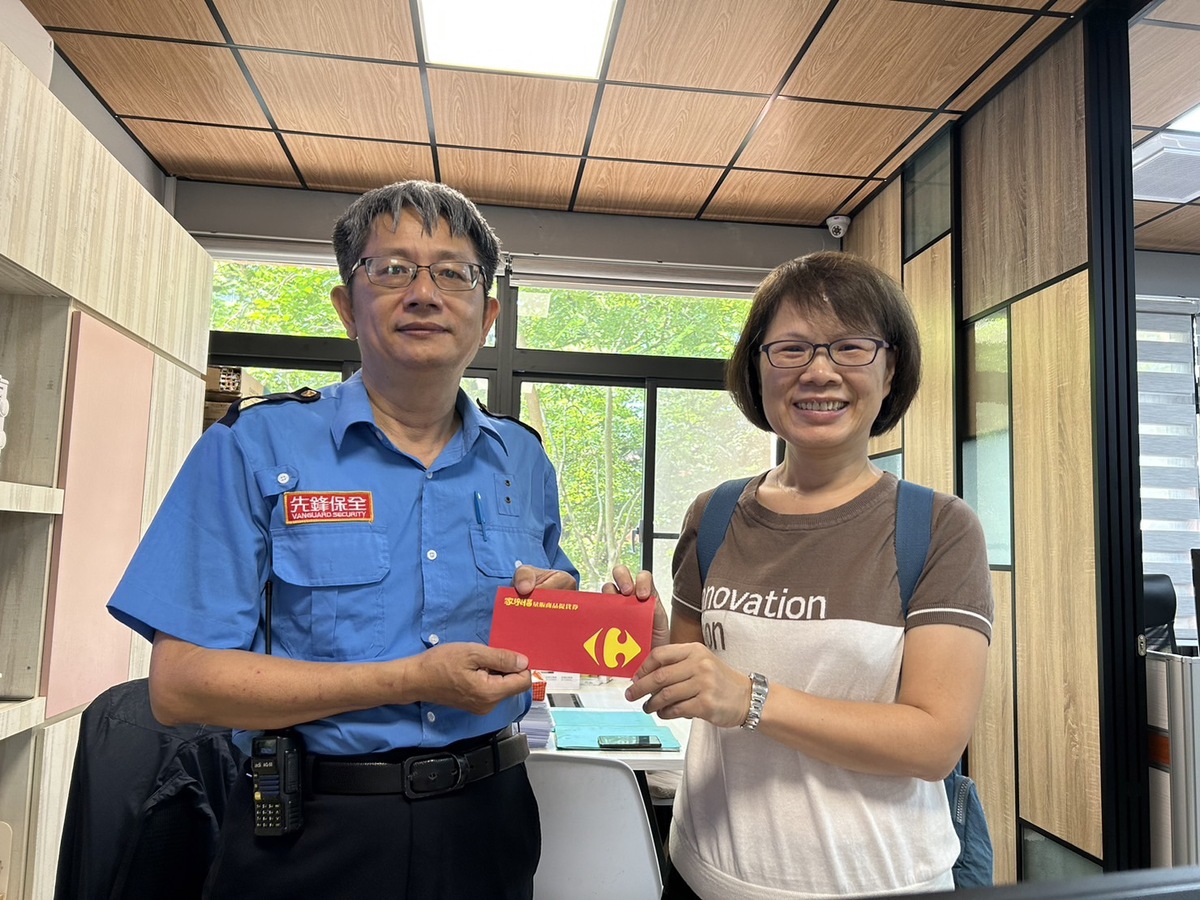 學務長親自慰勞各站宿服員圖片
